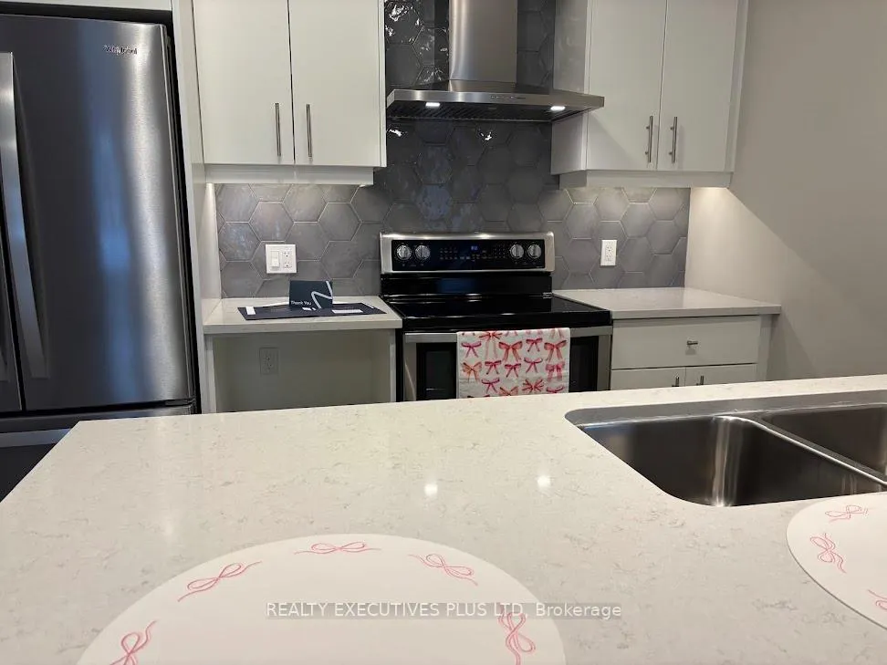Photo 6 of 38 Thatcher Drive, Guelph, Kortright East — HOMEH