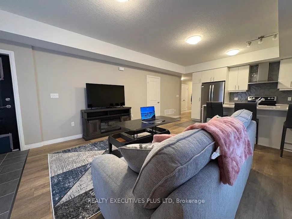 Photo 7 of 38 Thatcher Drive, Guelph, Kortright East — HOMEH