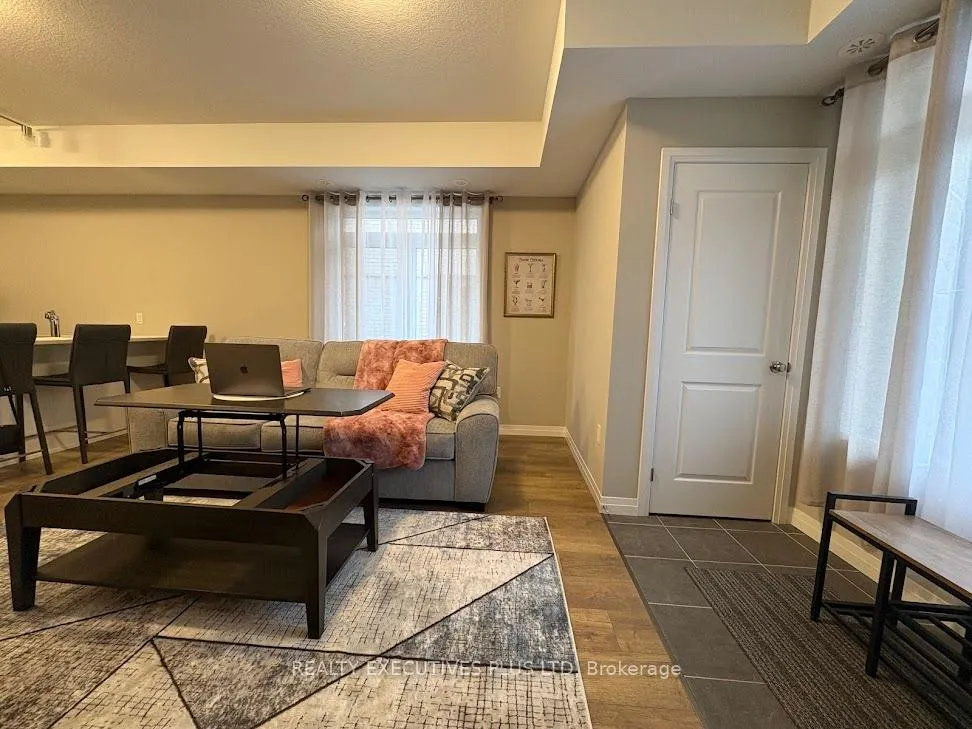 Photo 8 of 38 Thatcher Drive, Guelph, Kortright East — HOMEH