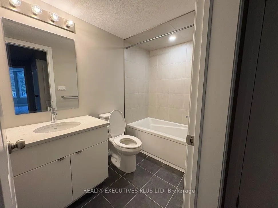 Photo 10 of 38 Thatcher Drive, Guelph, Kortright East — HOMEH