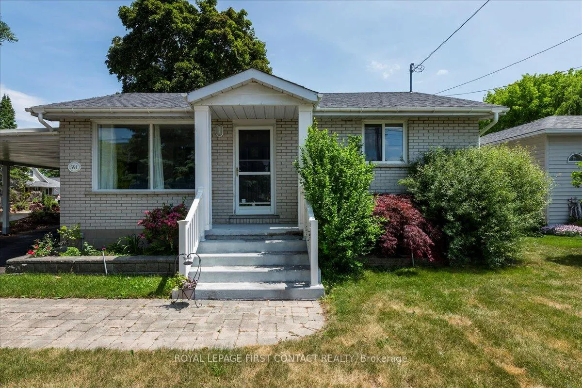Photo 3 of 591 Oak Street, Collingwood — HOMEH