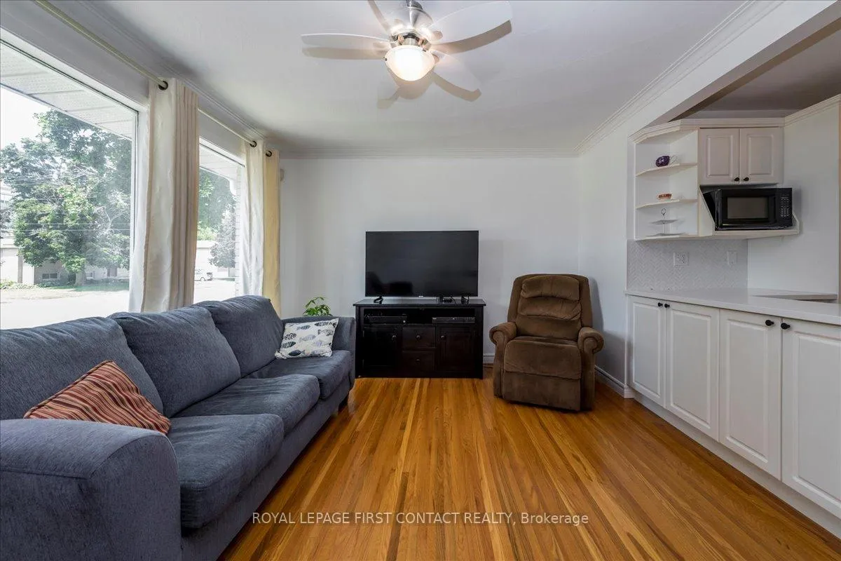 Photo 6 of 591 Oak Street, Collingwood — HOMEH