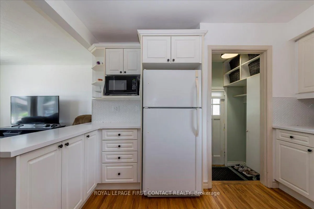 Photo 8 of 591 Oak Street, Collingwood — HOMEH