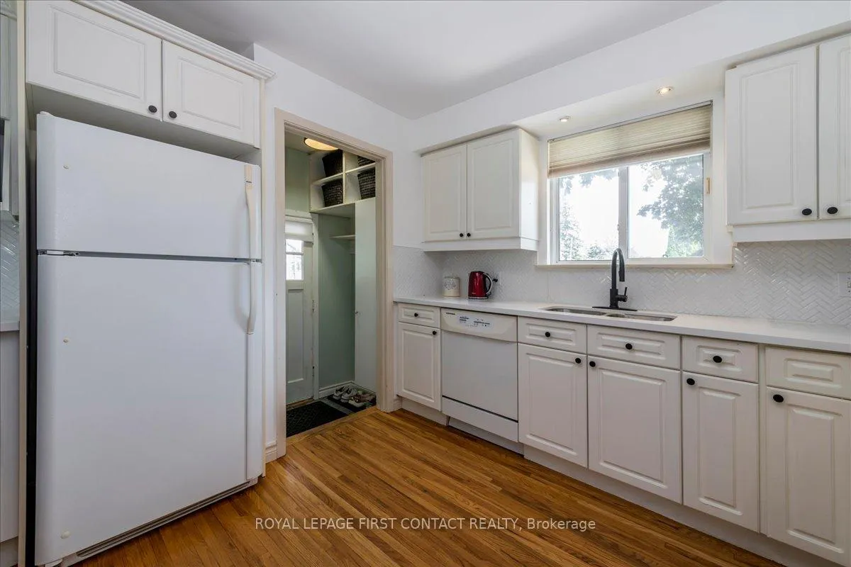 Photo 9 of 591 Oak Street, Collingwood — HOMEH