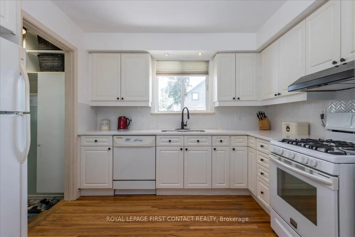 Photo 10 of 591 Oak Street, Collingwood — HOMEH