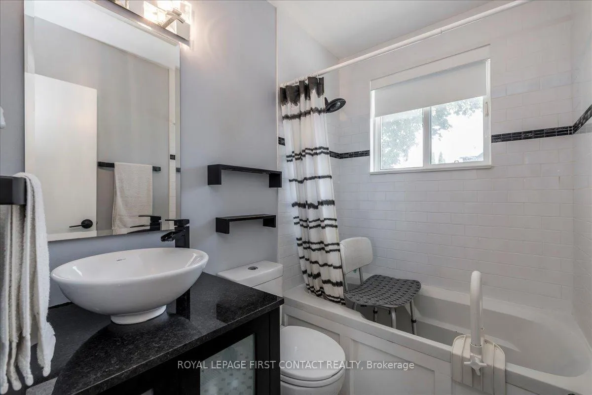 Photo 12 of 591 Oak Street, Collingwood — HOMEH
