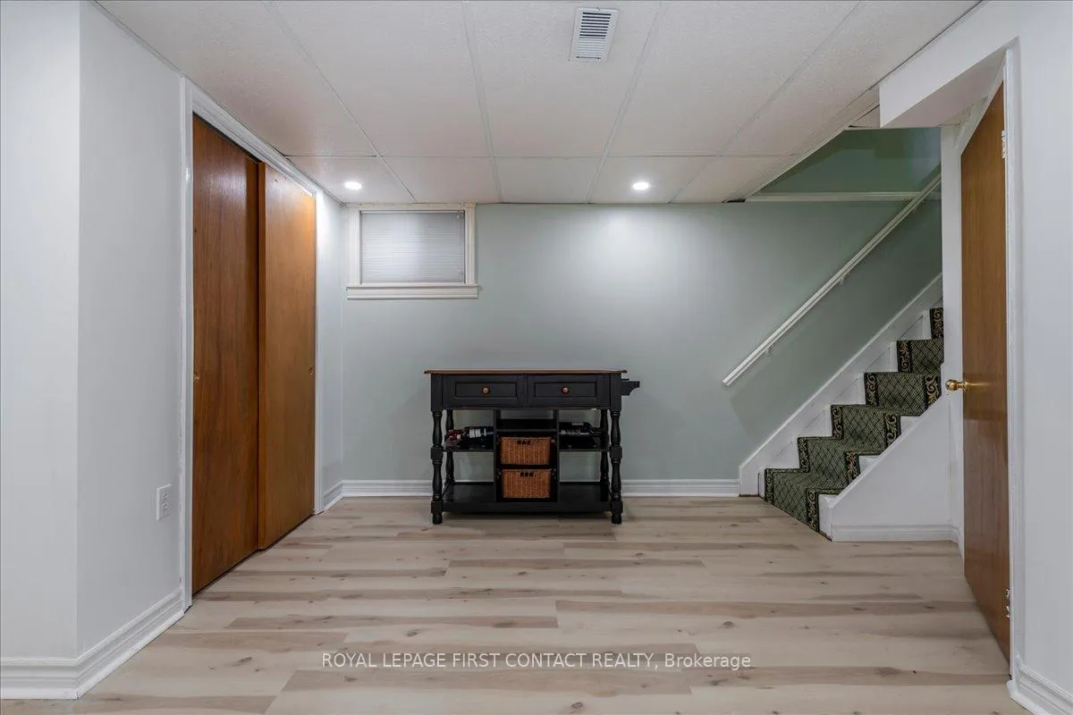 Photo 14 of 591 Oak Street, Collingwood — HOMEH