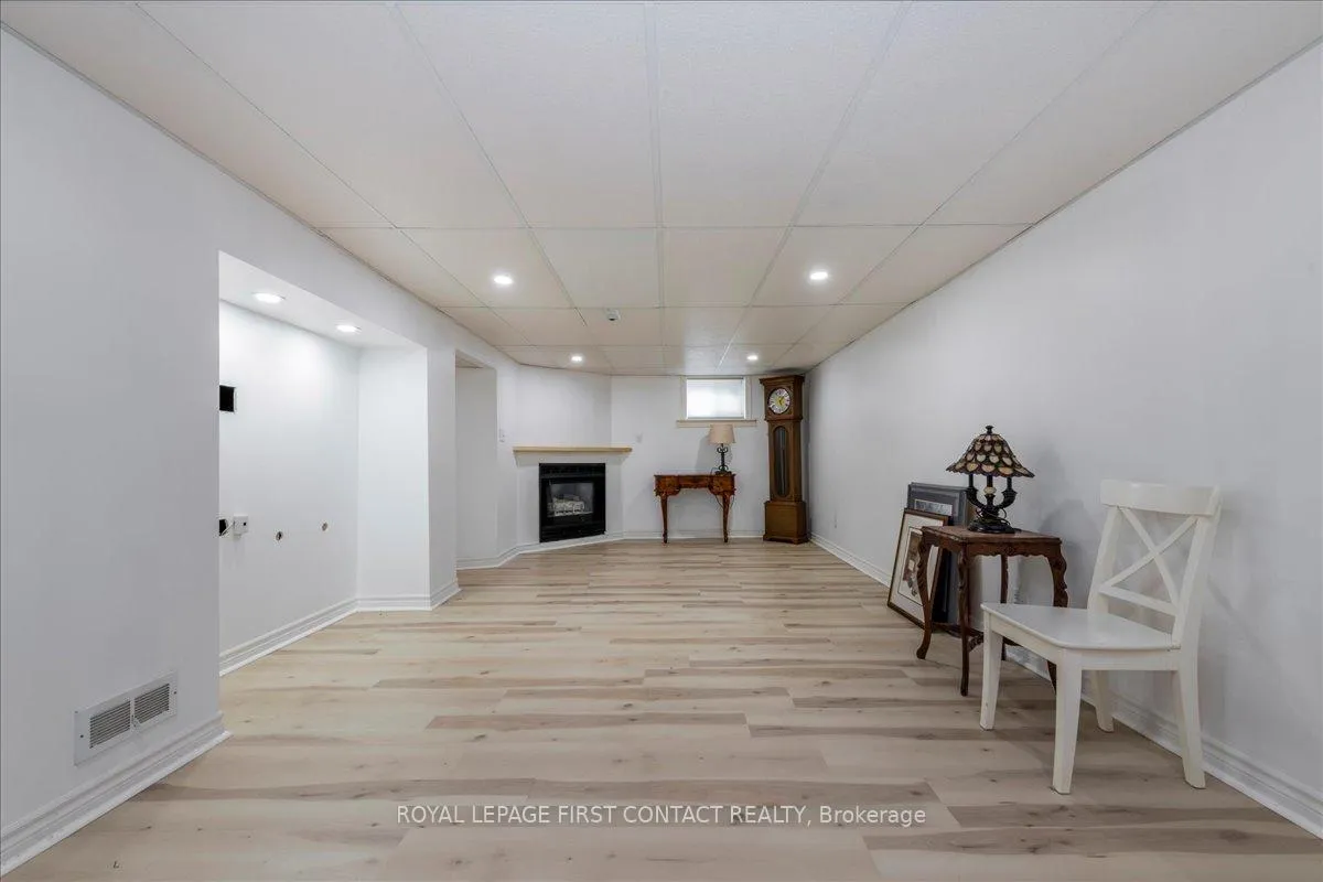 Photo 15 of 591 Oak Street, Collingwood — HOMEH