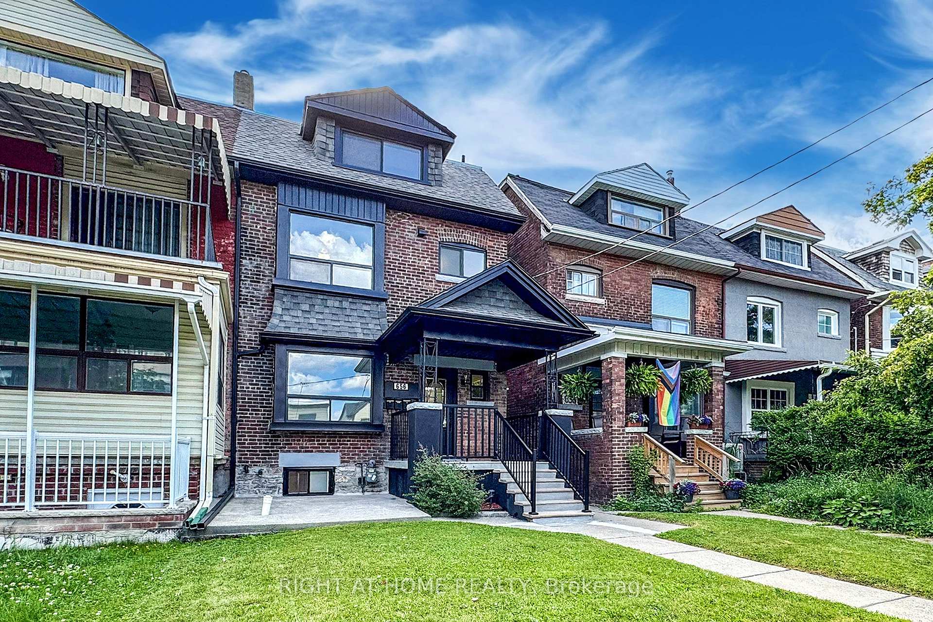 Photo 2 of Unit 1, 656 Crawford Street, Toronto, Palmerston-Little Italy — HOMEH