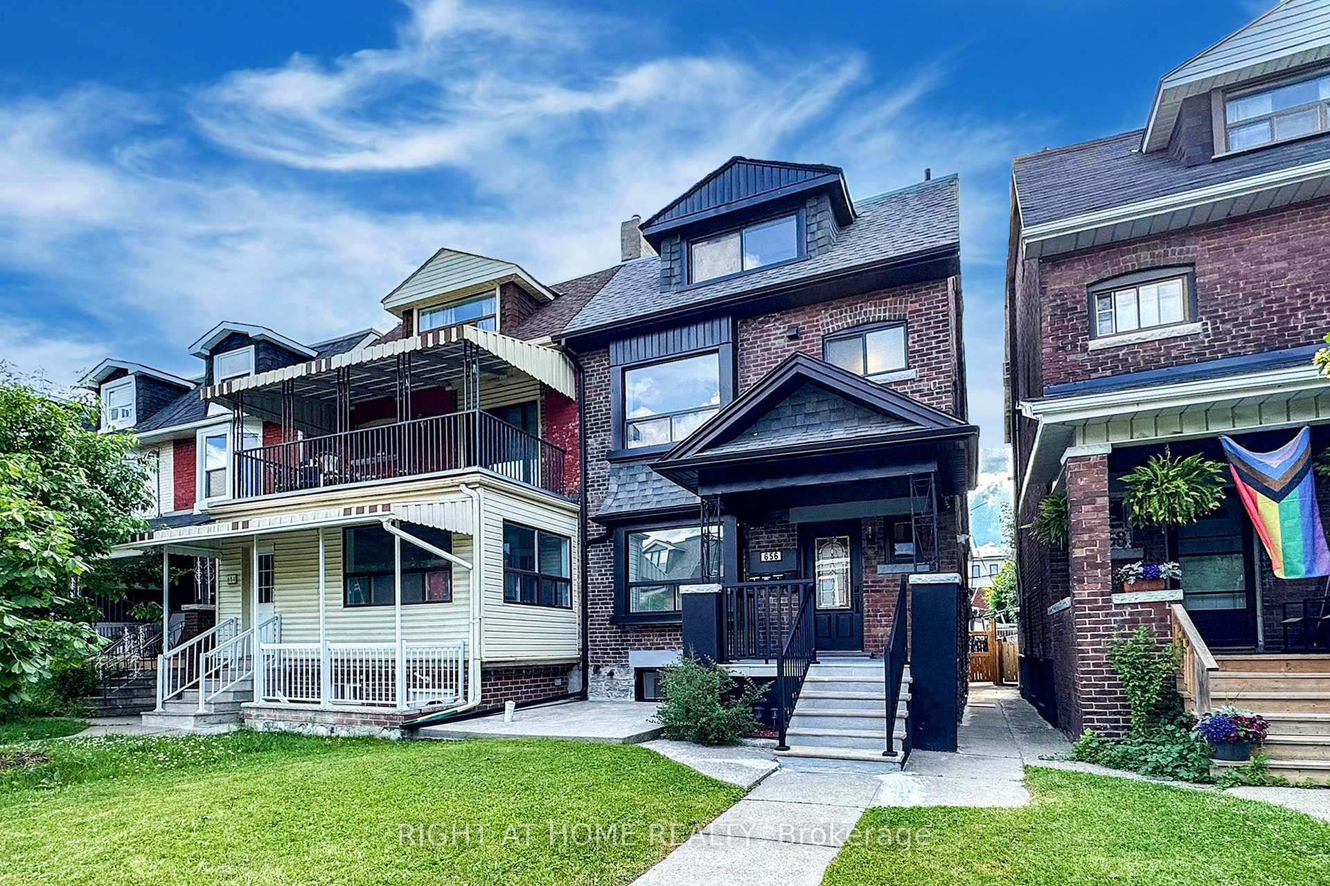 Photo 3 of Unit 1, 656 Crawford Street, Toronto, Palmerston-Little Italy — HOMEH