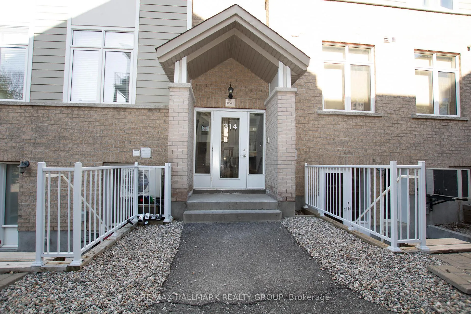 Photo 2 of Unit H, 314 Everest Private, Ottawa, Elmvale Acres — HOMEH