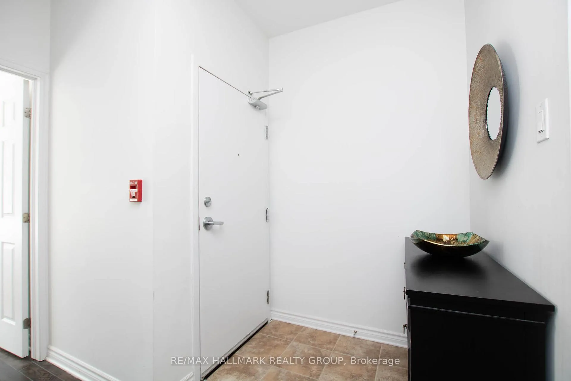 Photo 5 of Unit H, 314 Everest Private, Ottawa, Elmvale Acres — HOMEH