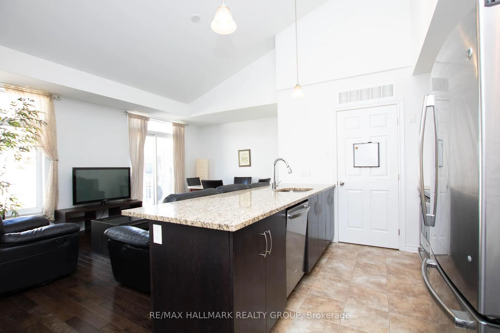 Photo 9 of Unit H, 314 Everest Private, Ottawa, Elmvale Acres — HOMEH