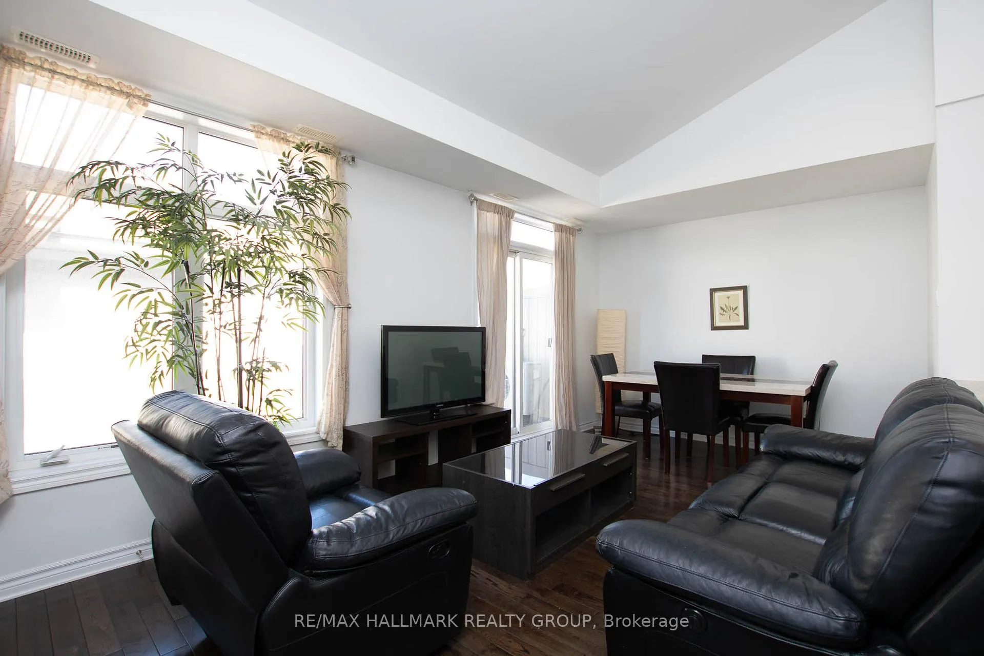 Photo 10 of Unit H, 314 Everest Private, Ottawa, Elmvale Acres — HOMEH