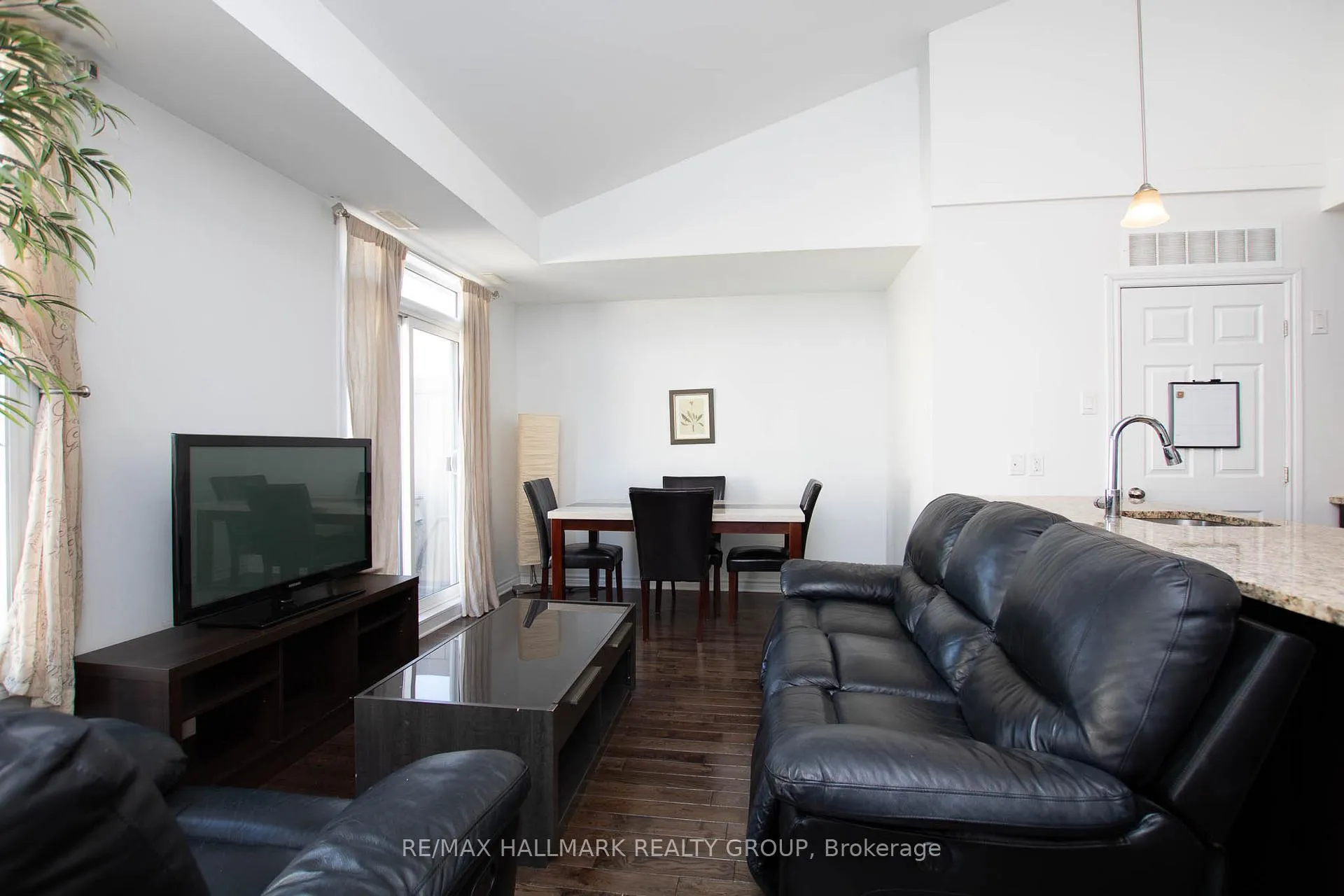 Photo 11 of Unit H, 314 Everest Private, Ottawa, Elmvale Acres — HOMEH