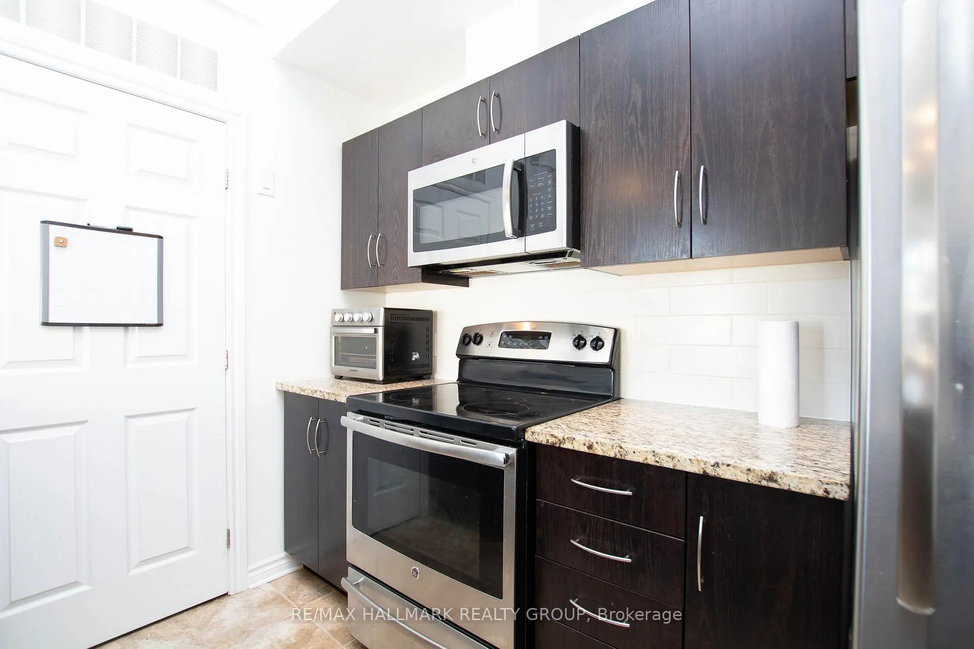 Photo 15 of Unit H, 314 Everest Private, Ottawa, Elmvale Acres — HOMEH