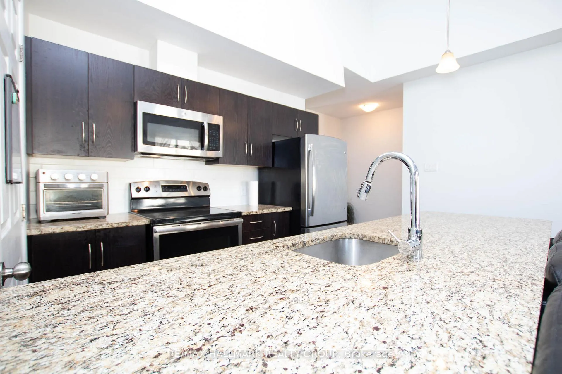 Photo 16 of Unit H, 314 Everest Private, Ottawa, Elmvale Acres — HOMEH