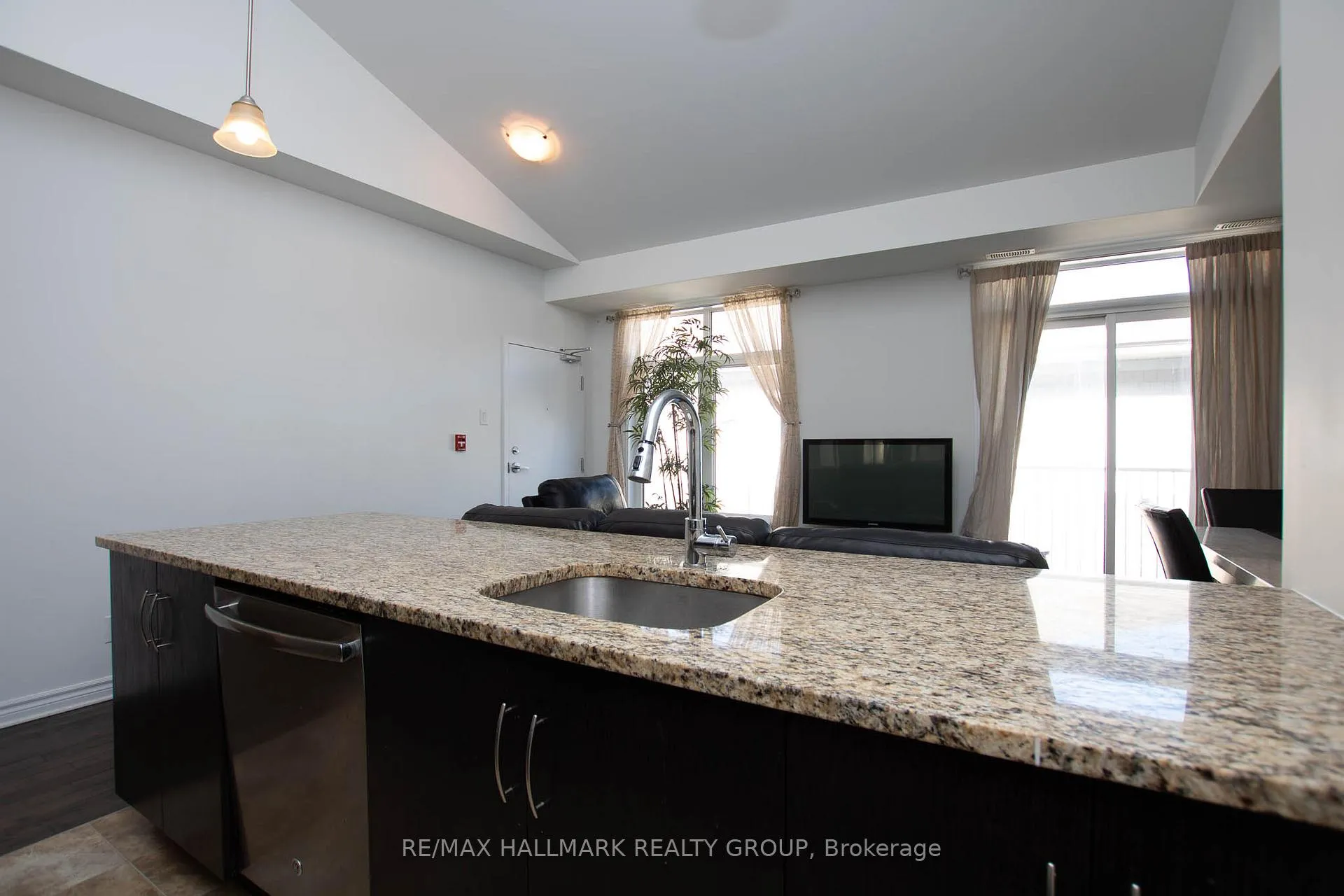 Photo 17 of Unit H, 314 Everest Private, Ottawa, Elmvale Acres — HOMEH