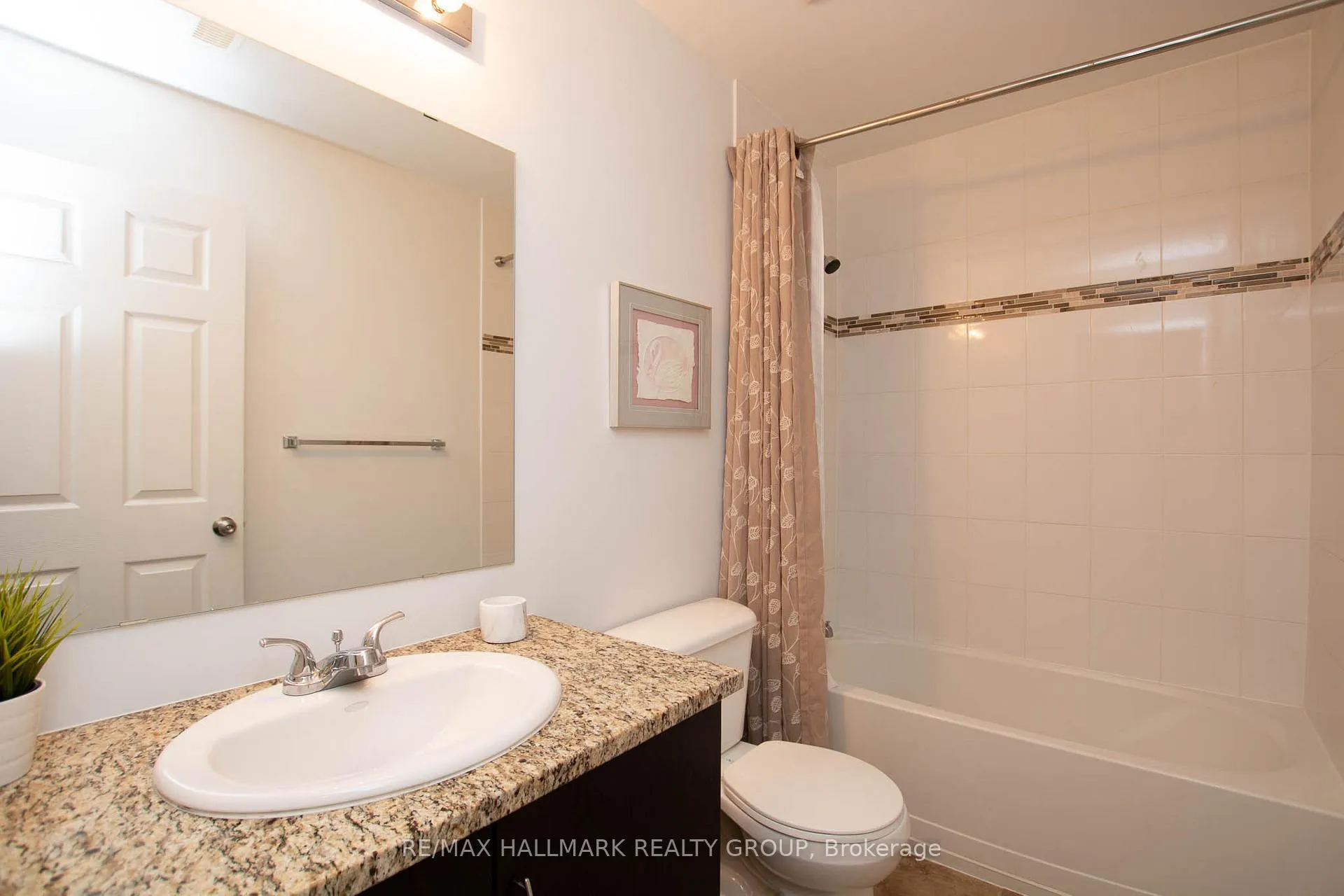 Photo 19 of Unit H, 314 Everest Private, Ottawa, Elmvale Acres — HOMEH