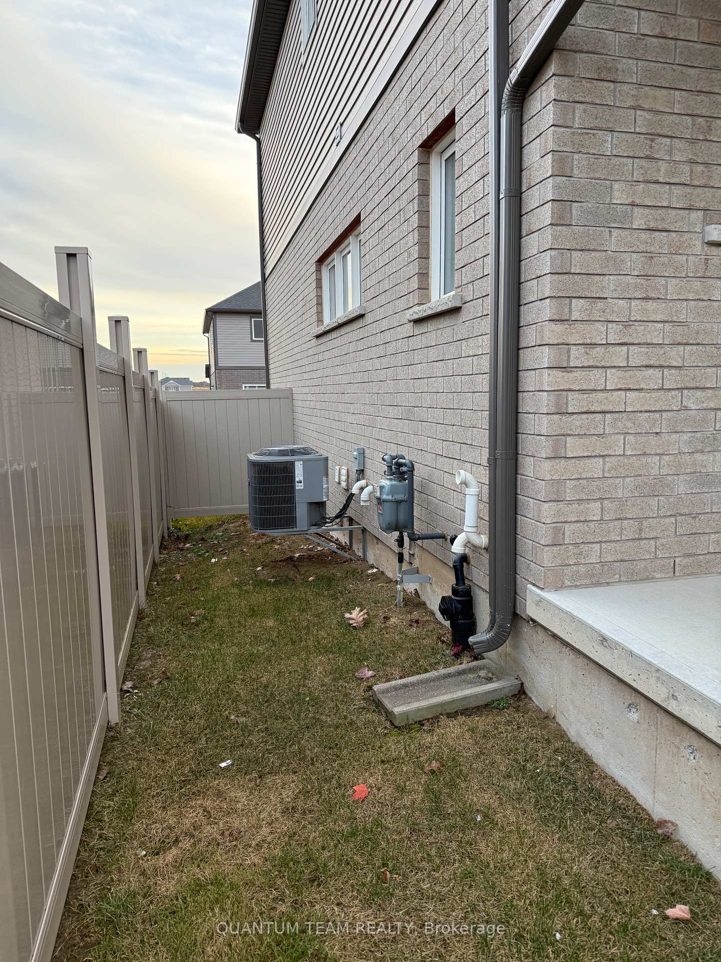 Photo 3 of Unit Upper, 27 Overholt Drive, Thorold, Hurricane/Merrittville — HOMEH