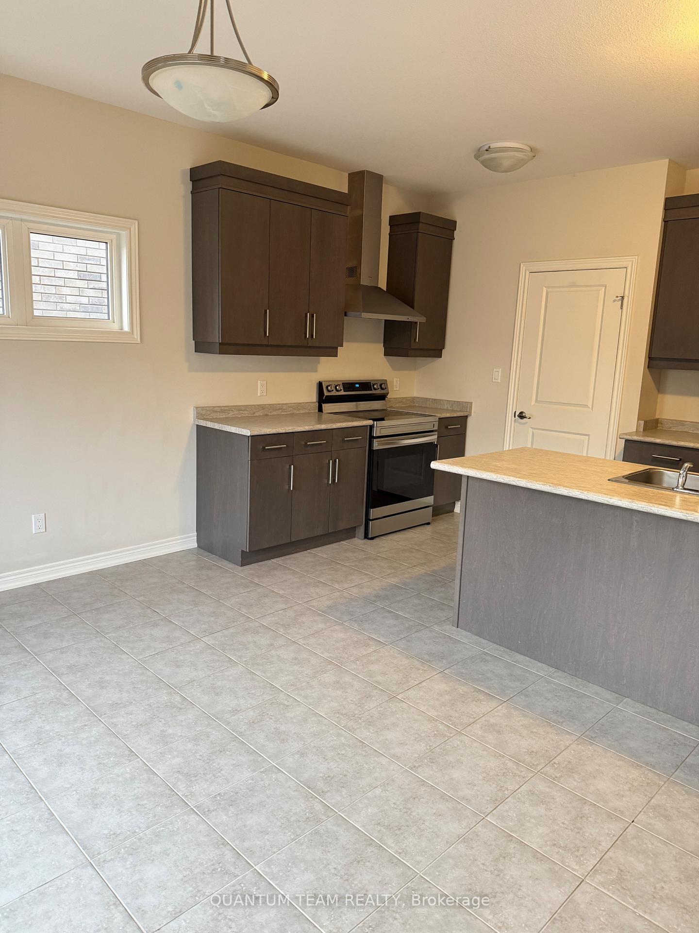 Photo 11 of Unit Upper, 27 Overholt Drive, Thorold, Hurricane/Merrittville — HOMEH