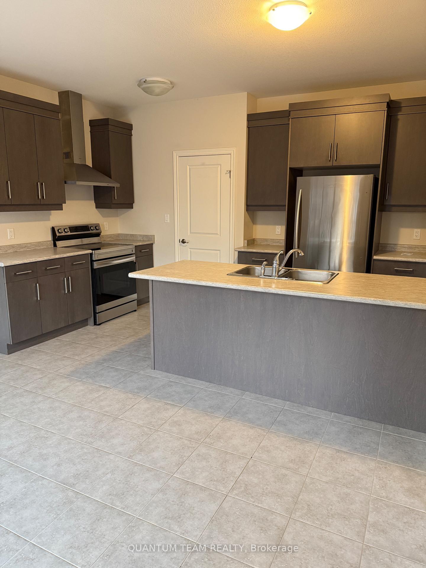 Photo 18 of Unit Upper, 27 Overholt Drive, Thorold, Hurricane/Merrittville — HOMEH