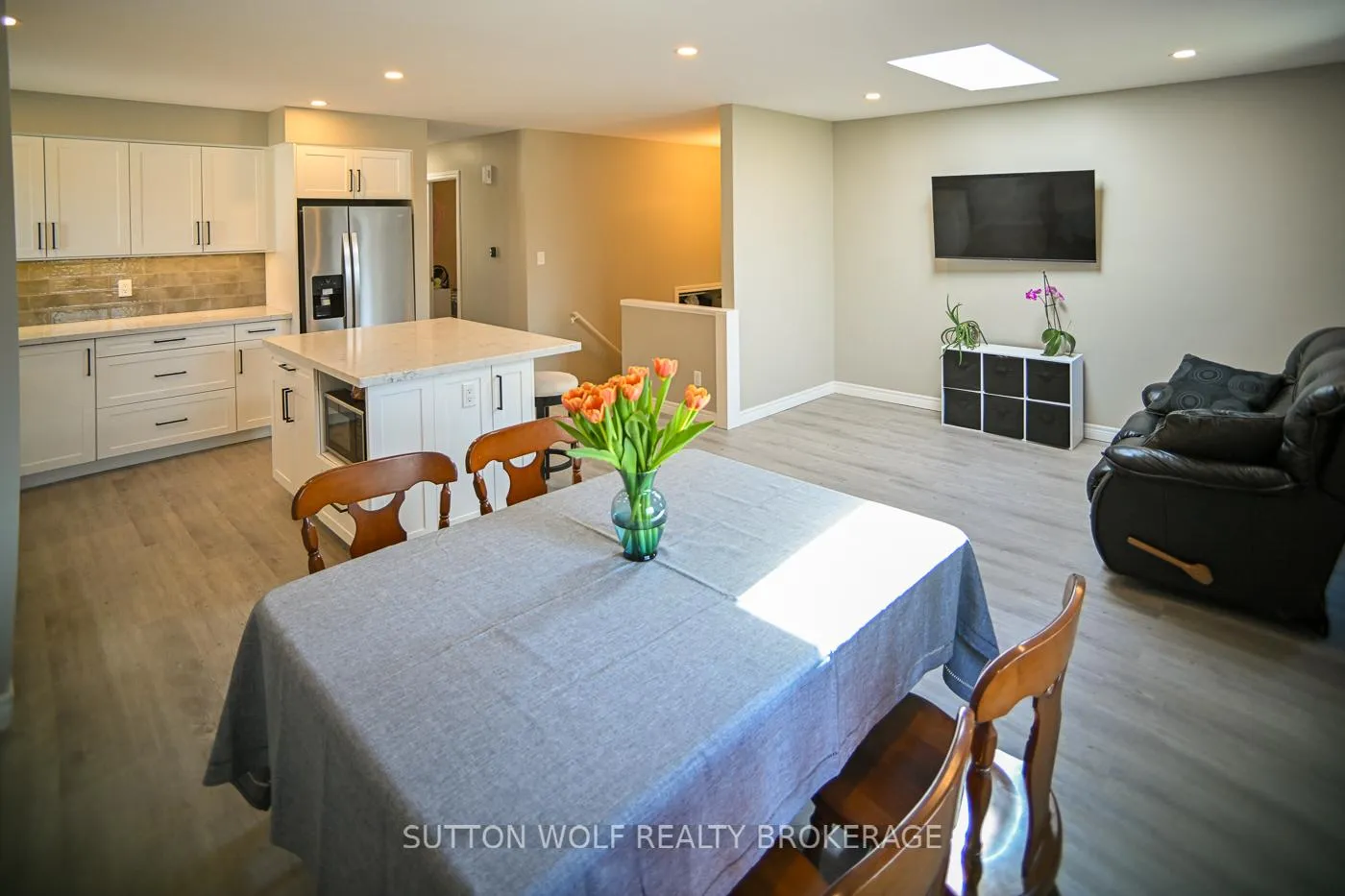 Photo 7 of 2272 Bentim Road, Strathroy-Caradoc, Mount Brydges — HOMEH