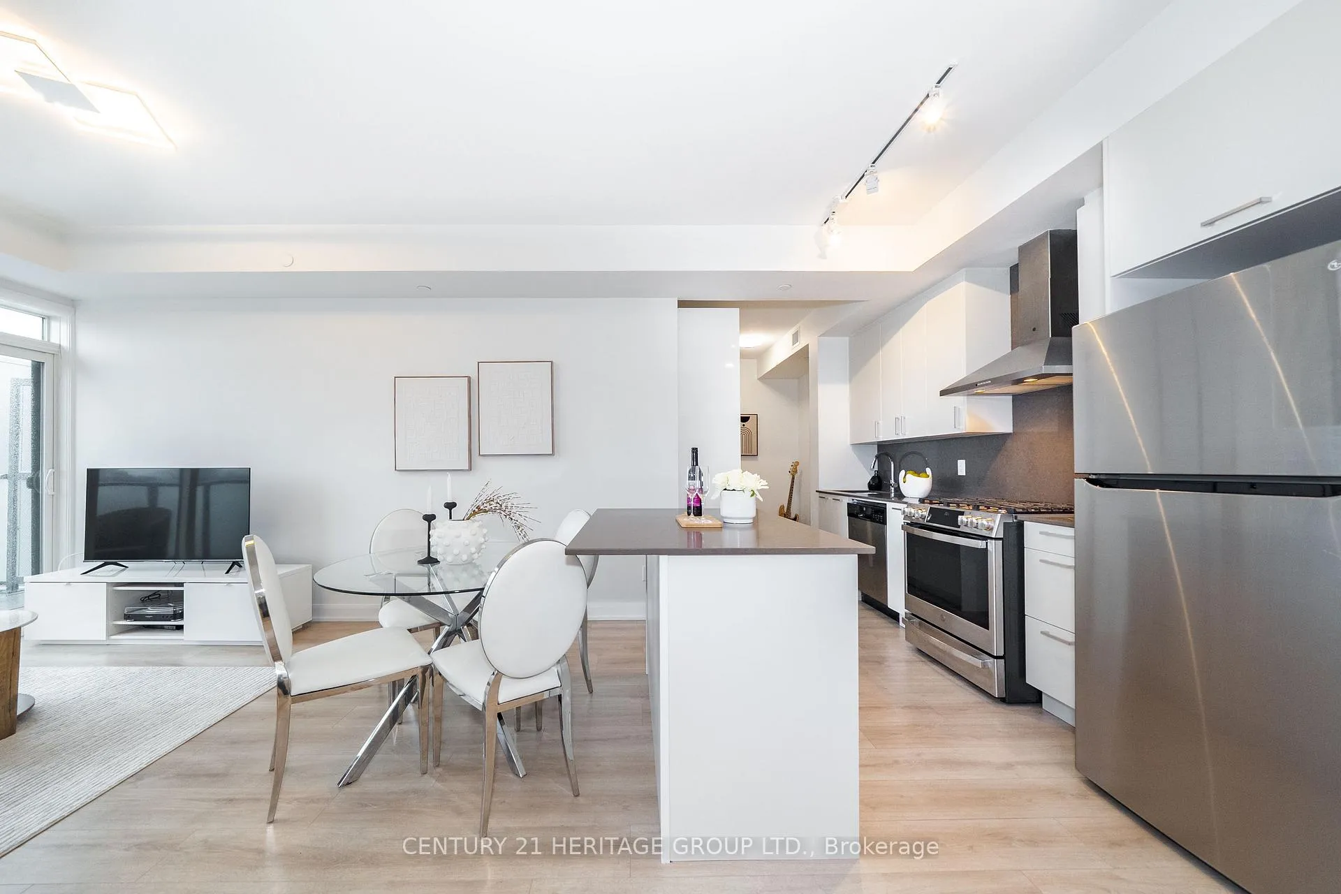Photo 9 of Unit 610, 385 Osler Street, Toronto, Weston-Pellam Park — HOMEH