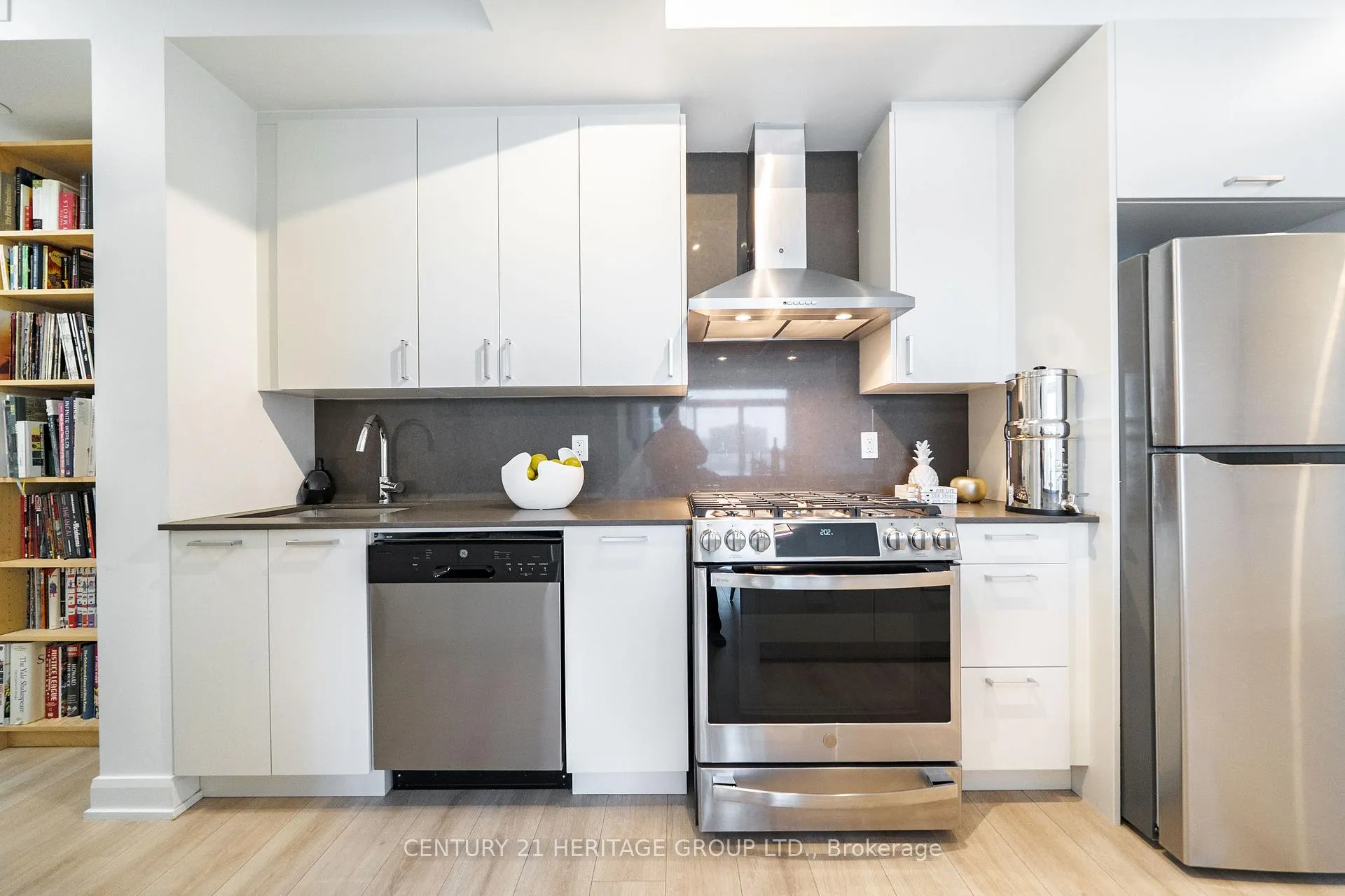 Photo 14 of Unit 610, 385 Osler Street, Toronto, Weston-Pellam Park — HOMEH