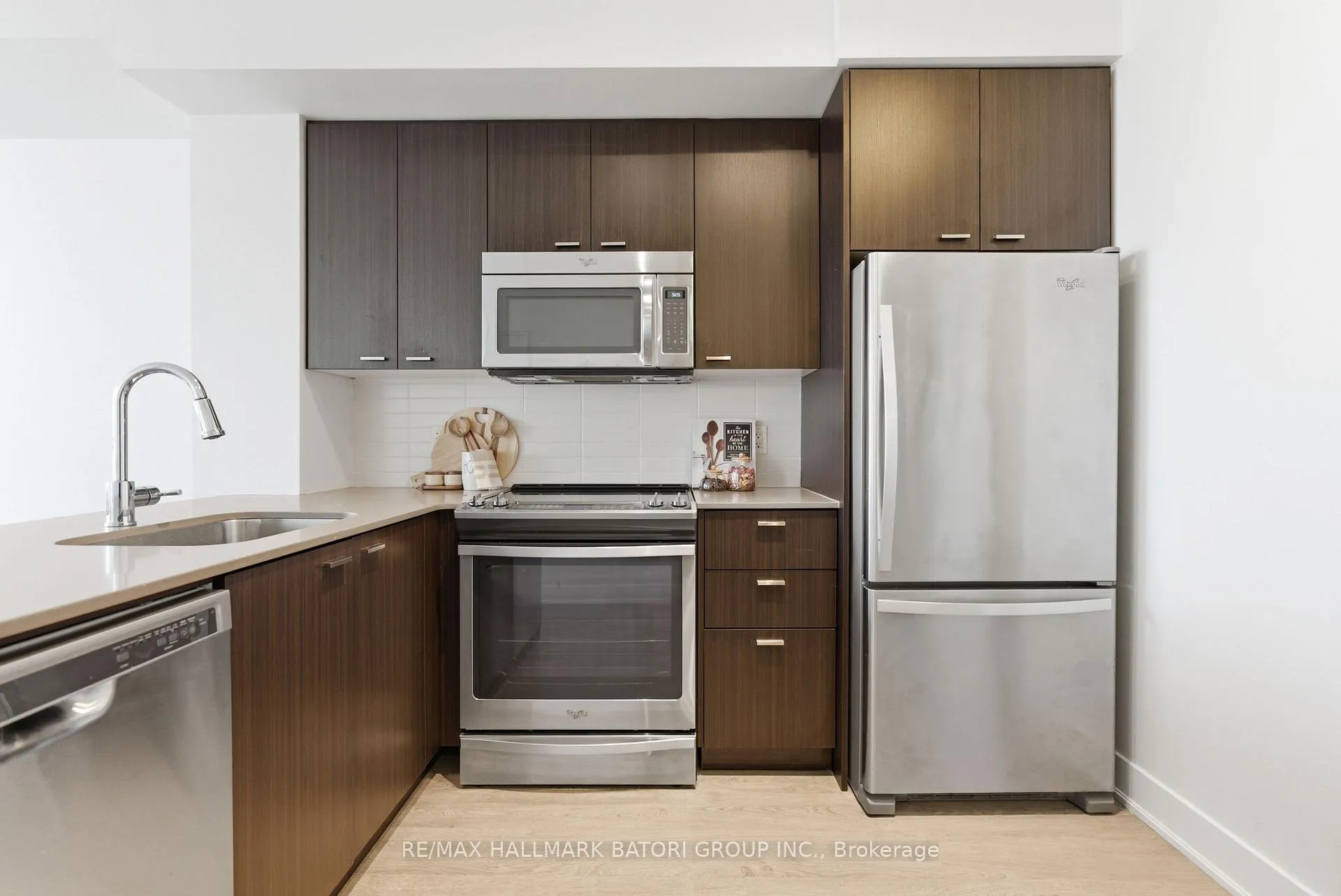 Photo 9 of Unit 706, 30 Roehampton Avenue, Toronto, Mount Pleasant West — HOMEH