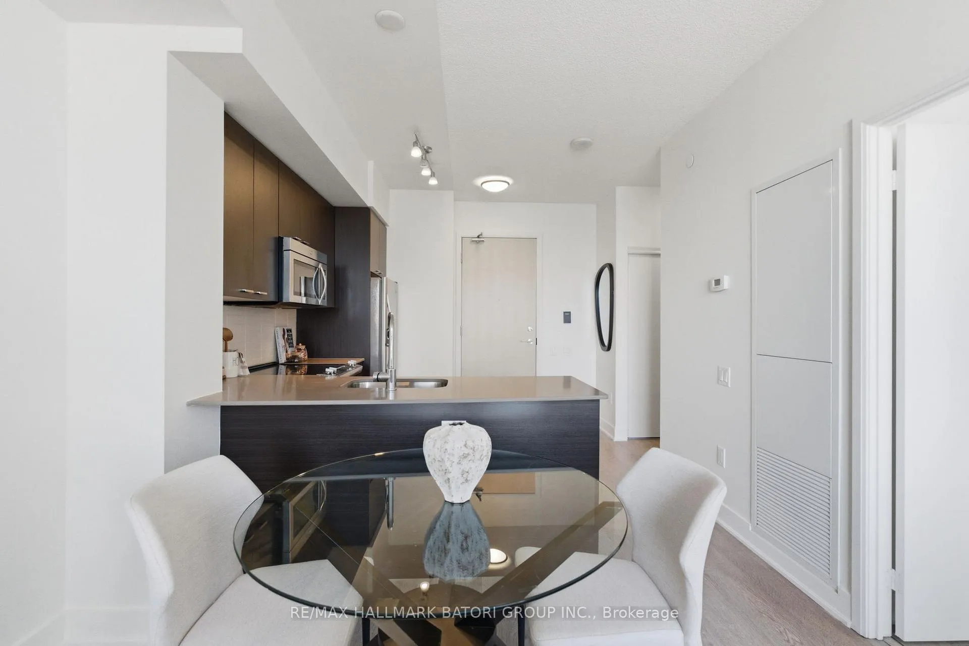 Photo 10 of Unit 706, 30 Roehampton Avenue, Toronto, Mount Pleasant West — HOMEH