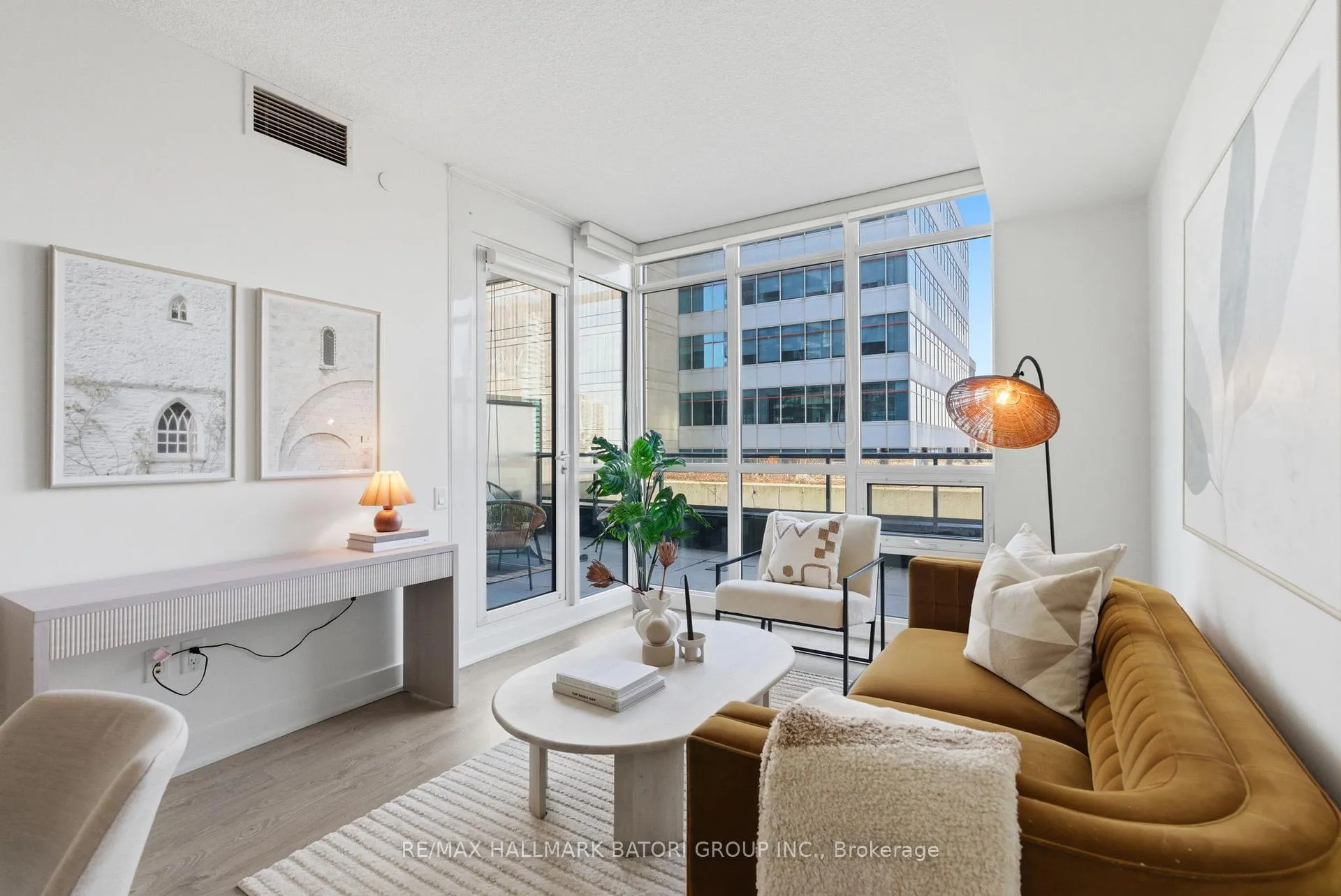 Photo 11 of Unit 706, 30 Roehampton Avenue, Toronto, Mount Pleasant West — HOMEH