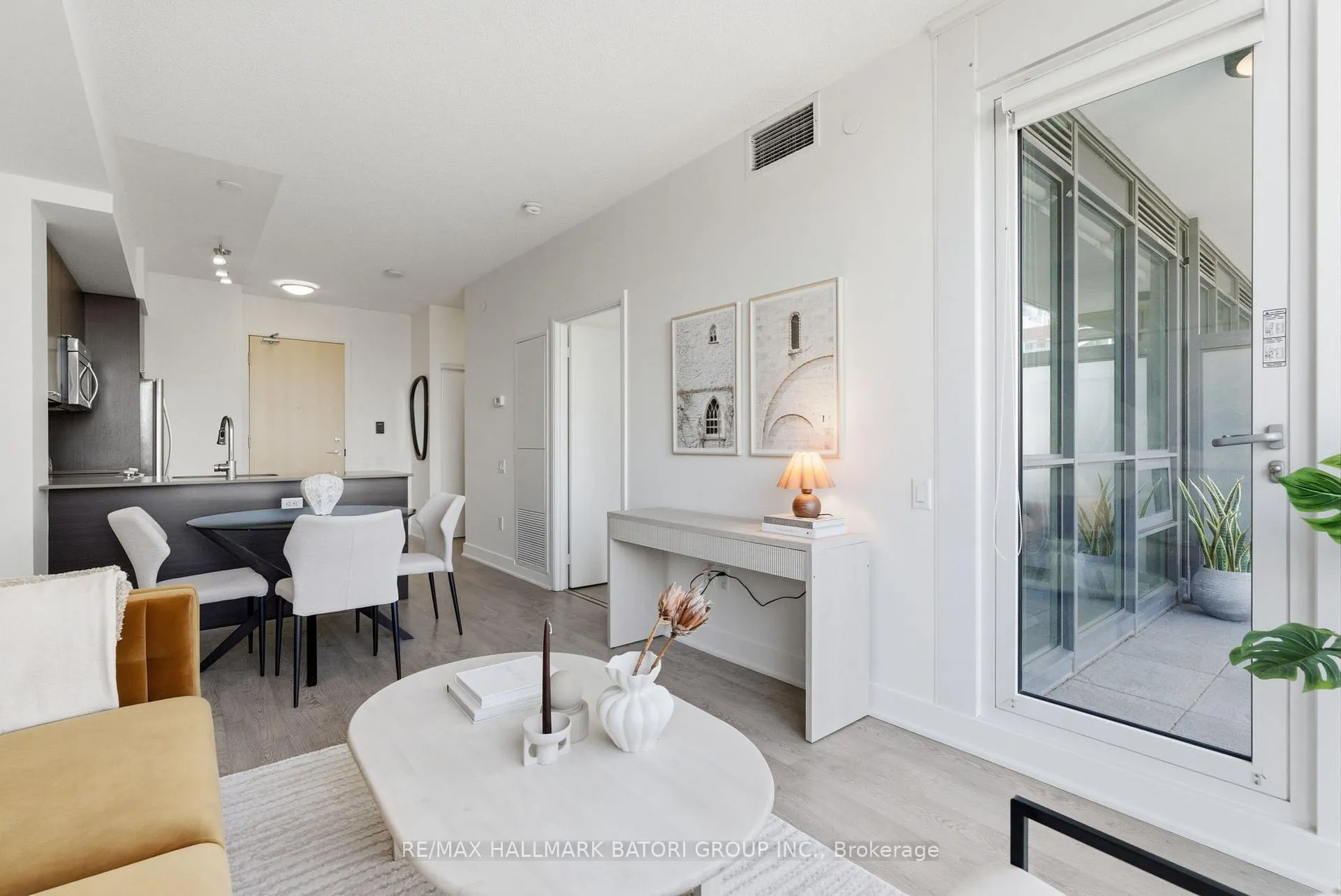 Photo 12 of Unit 706, 30 Roehampton Avenue, Toronto, Mount Pleasant West — HOMEH
