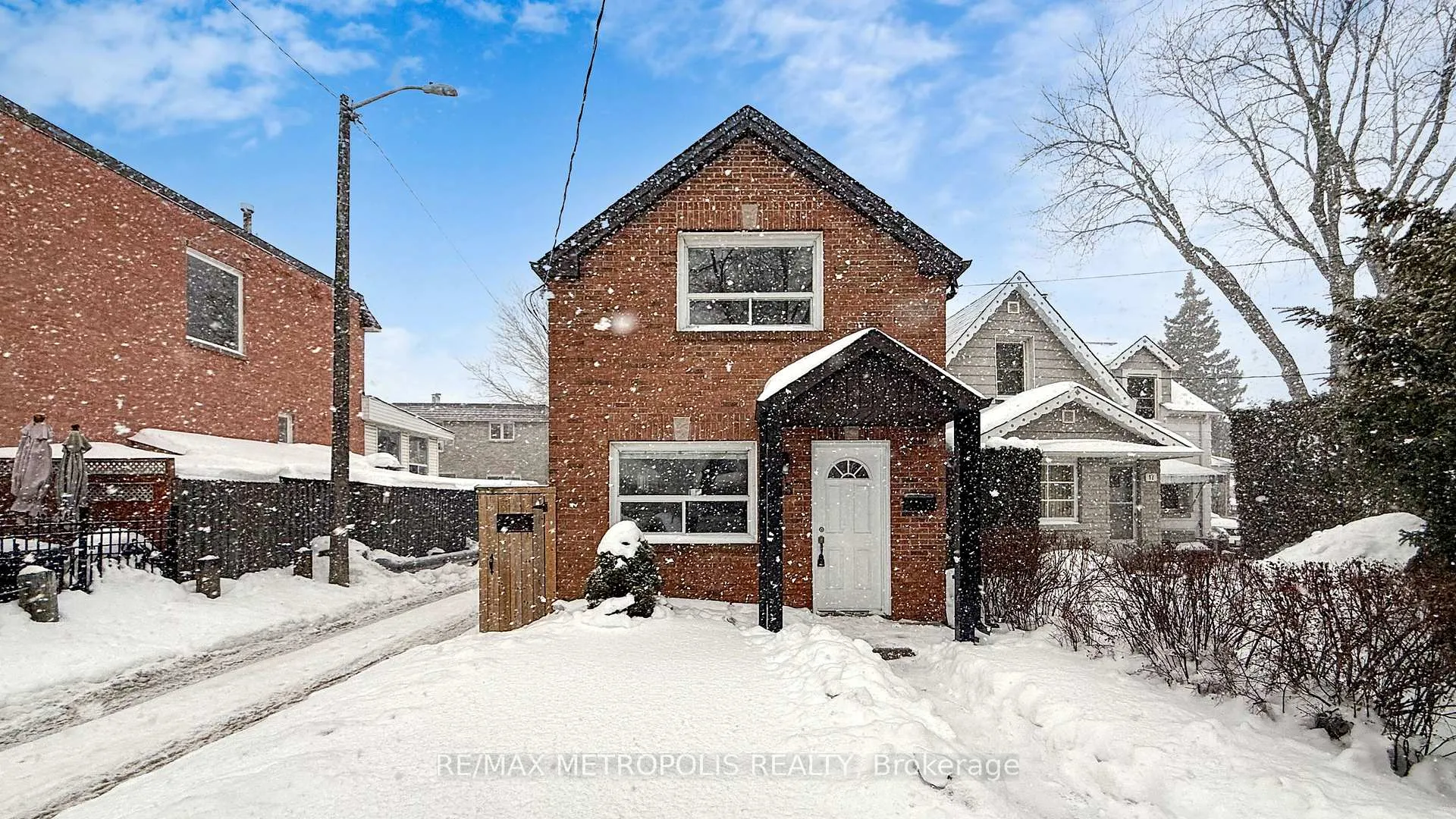 Photo 3 of 15 Eileen Avenue, Toronto, Rockcliffe-Smythe — HOMEH