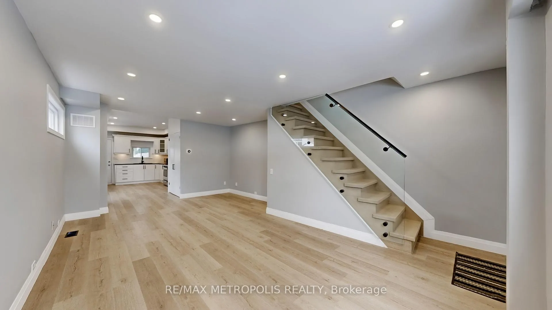 Photo 6 of 15 Eileen Avenue, Toronto, Rockcliffe-Smythe — HOMEH