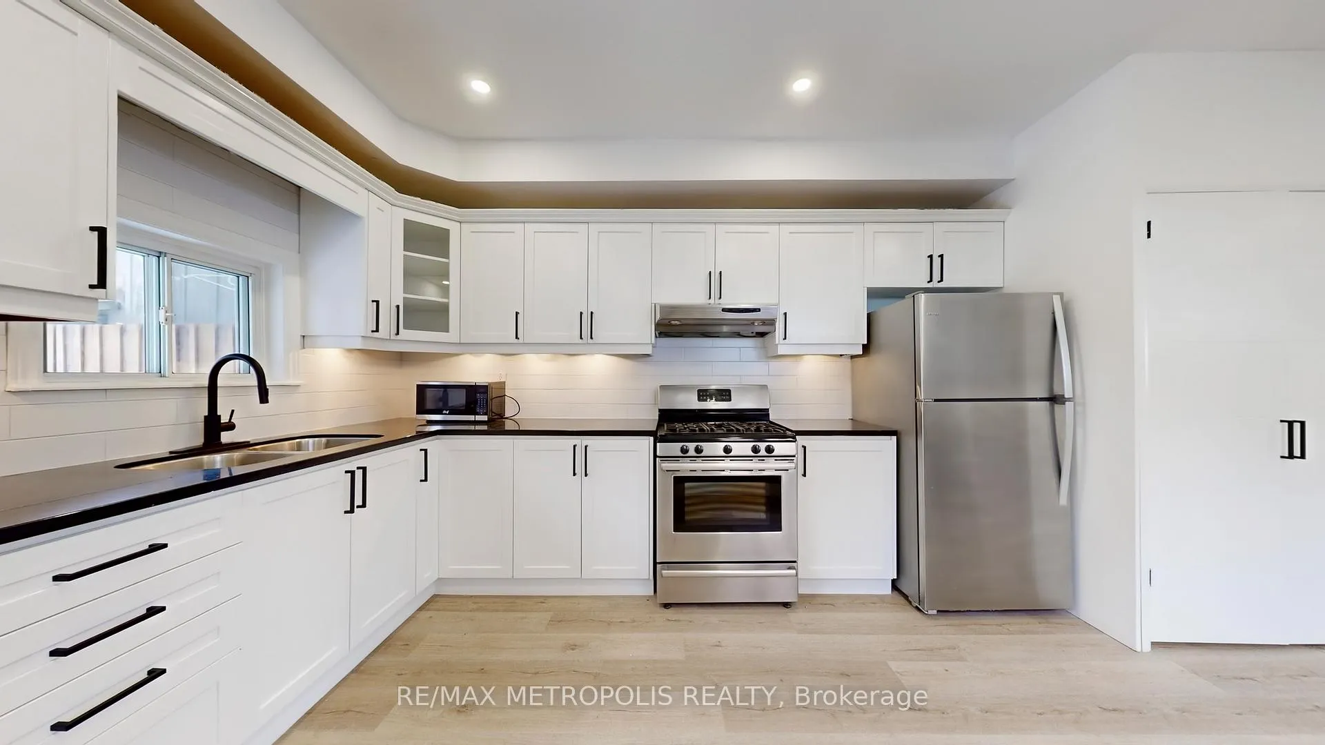 Photo 9 of 15 Eileen Avenue, Toronto, Rockcliffe-Smythe — HOMEH