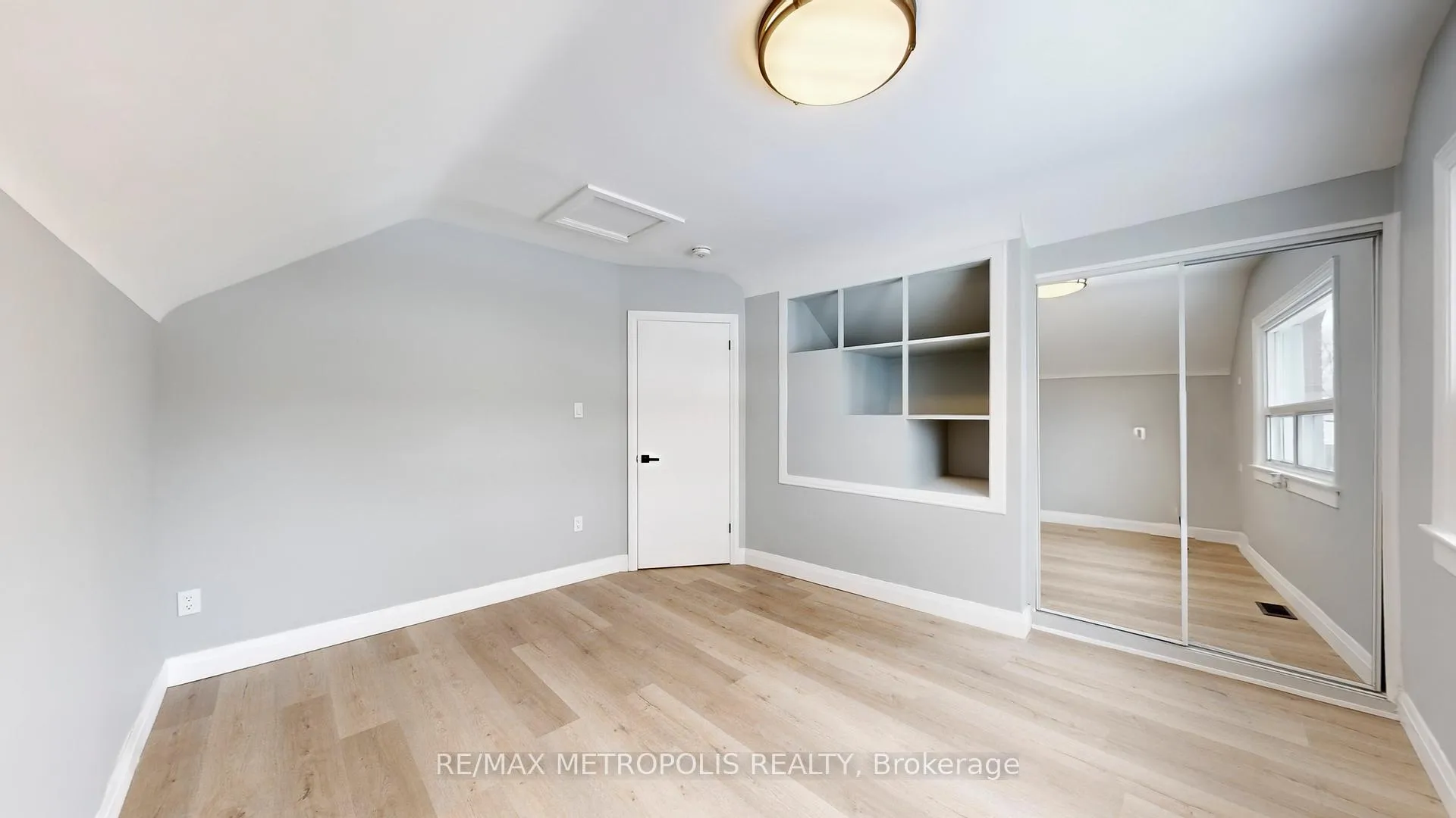 Photo 13 of 15 Eileen Avenue, Toronto, Rockcliffe-Smythe — HOMEH