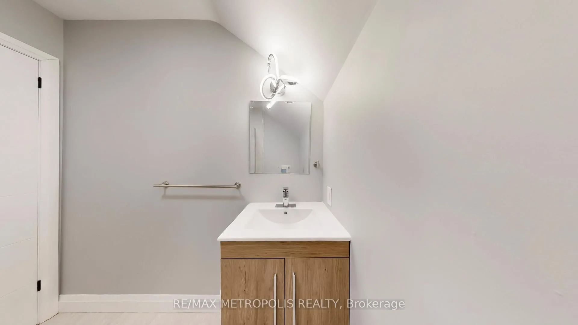 Photo 14 of 15 Eileen Avenue, Toronto, Rockcliffe-Smythe — HOMEH