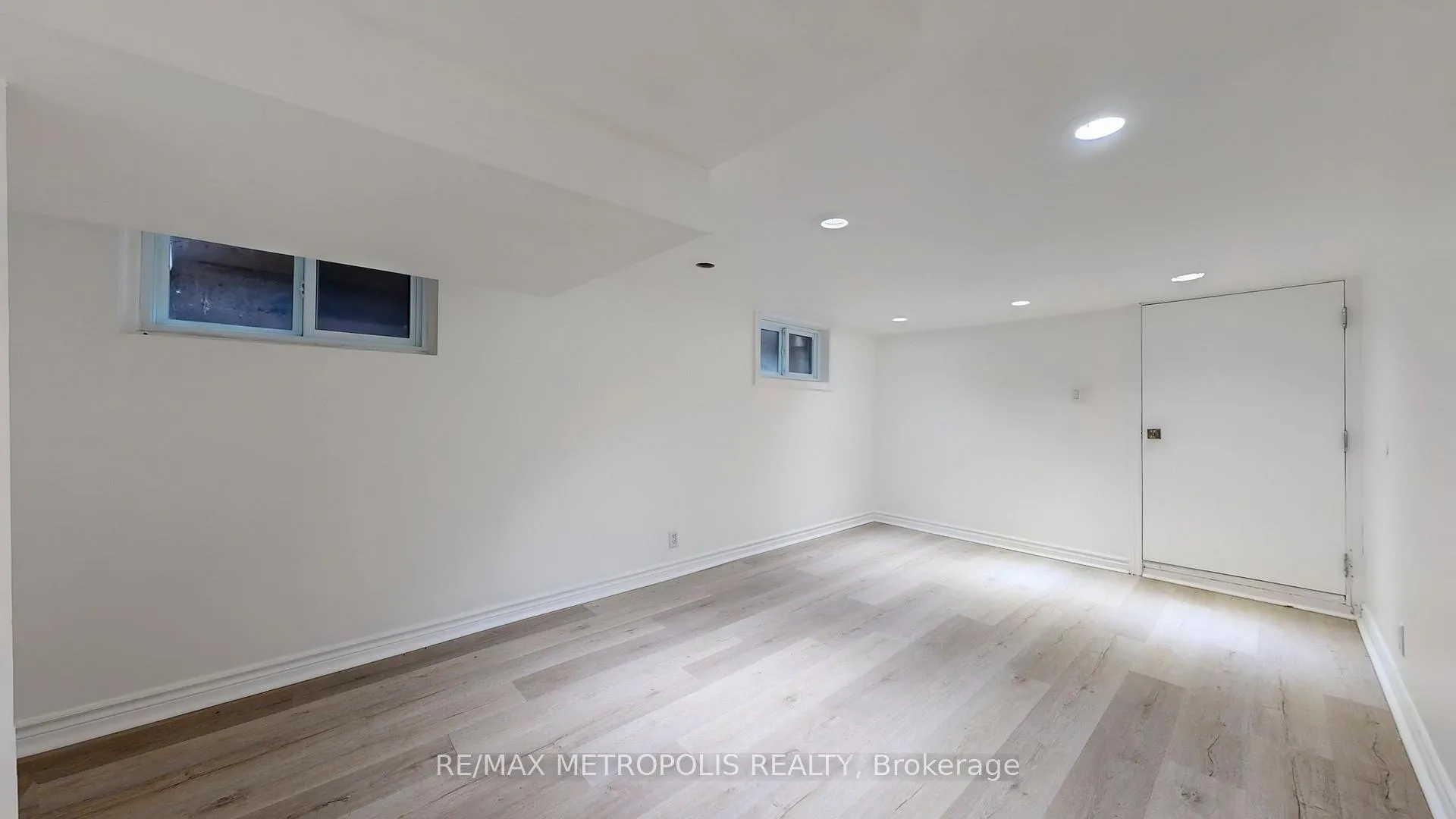 Photo 22 of 15 Eileen Avenue, Toronto, Rockcliffe-Smythe — HOMEH