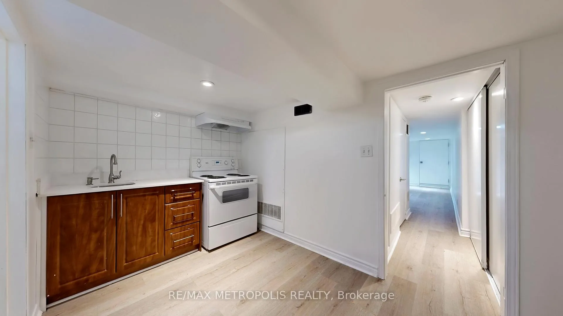 Photo 24 of 15 Eileen Avenue, Toronto, Rockcliffe-Smythe — HOMEH
