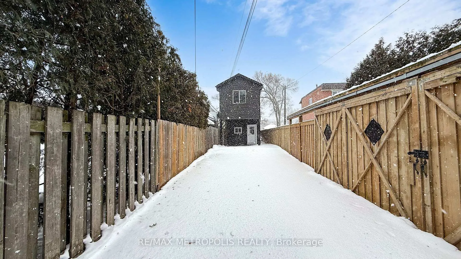 Photo 27 of 15 Eileen Avenue, Toronto, Rockcliffe-Smythe — HOMEH