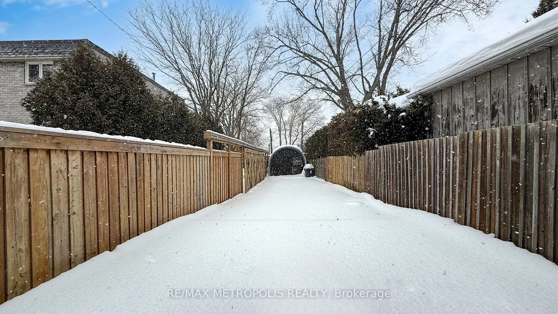 Photo 29 of 15 Eileen Avenue, Toronto, Rockcliffe-Smythe — HOMEH
