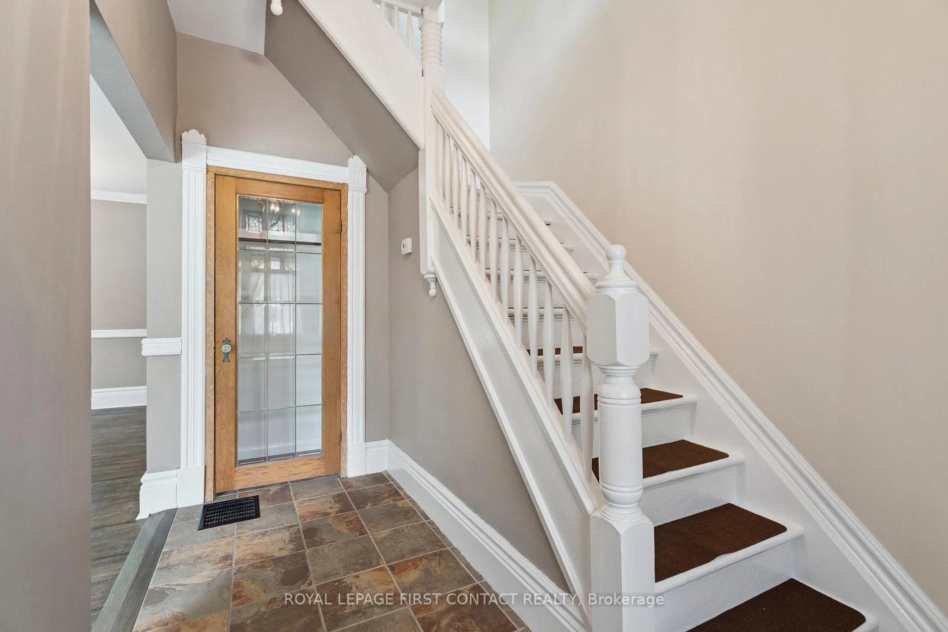 Photo 3 of 55 Burton Avenue, Barrie, Allandale — HOMEH