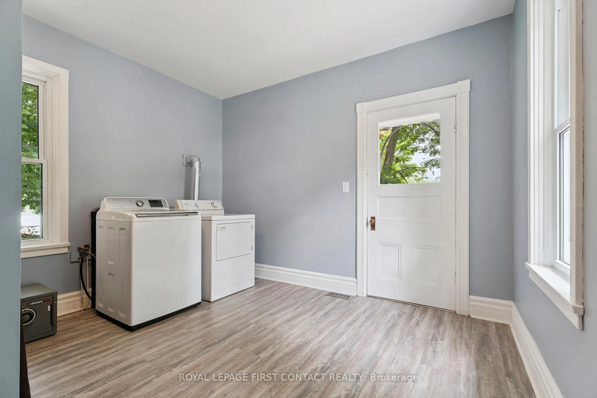 Photo 15 of 55 Burton Avenue, Barrie, Allandale — HOMEH