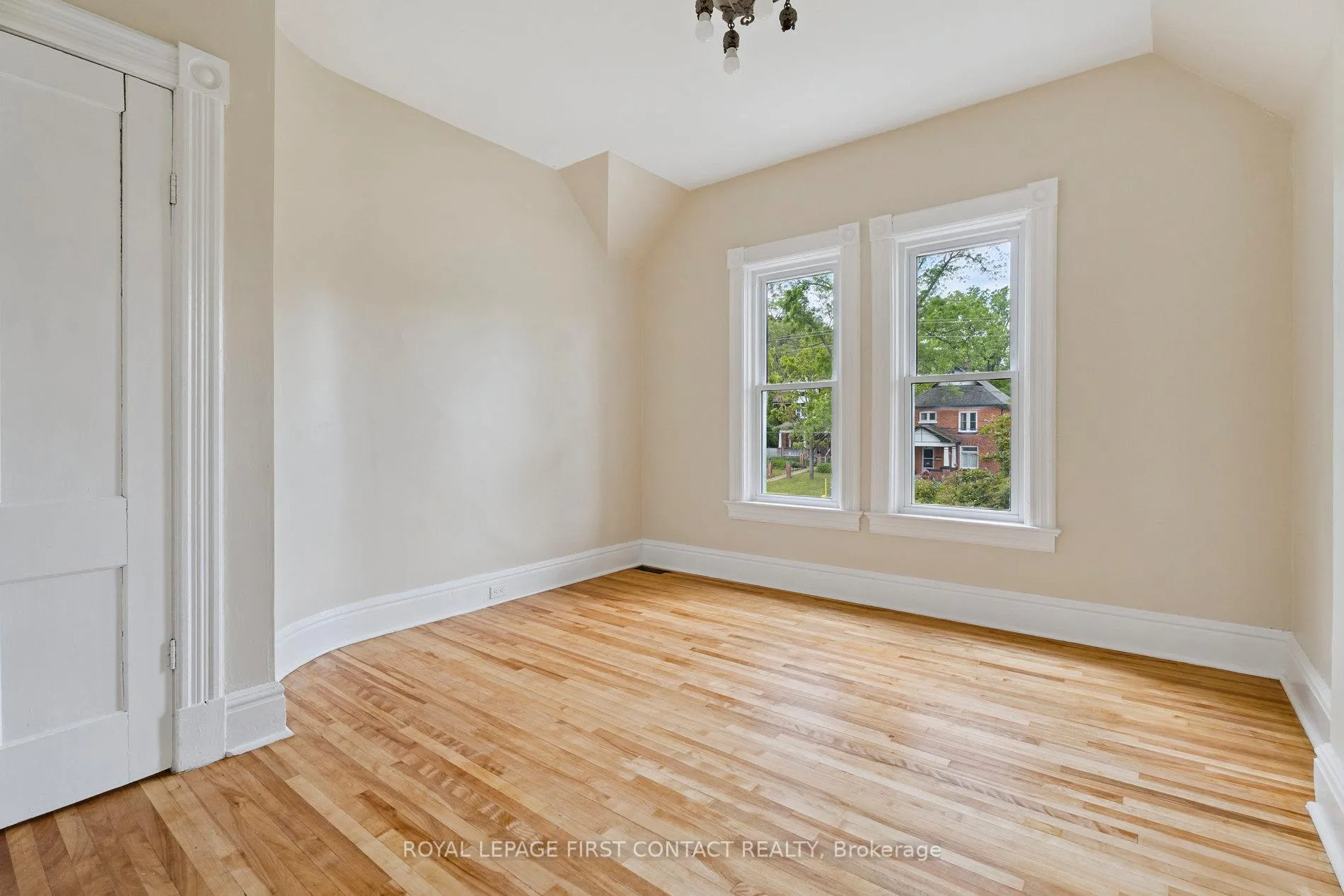 Photo 21 of 55 Burton Avenue, Barrie, Allandale — HOMEH