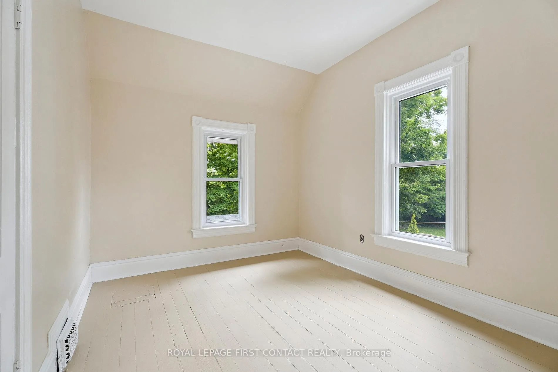 Photo 25 of 55 Burton Avenue, Barrie, Allandale — HOMEH
