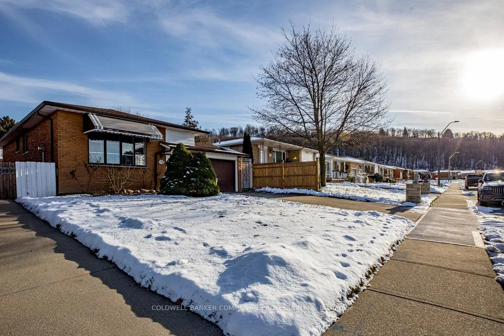 Photo 5 of 178 Marcella Crescent, Hamilton, Gershome — HOMEH
