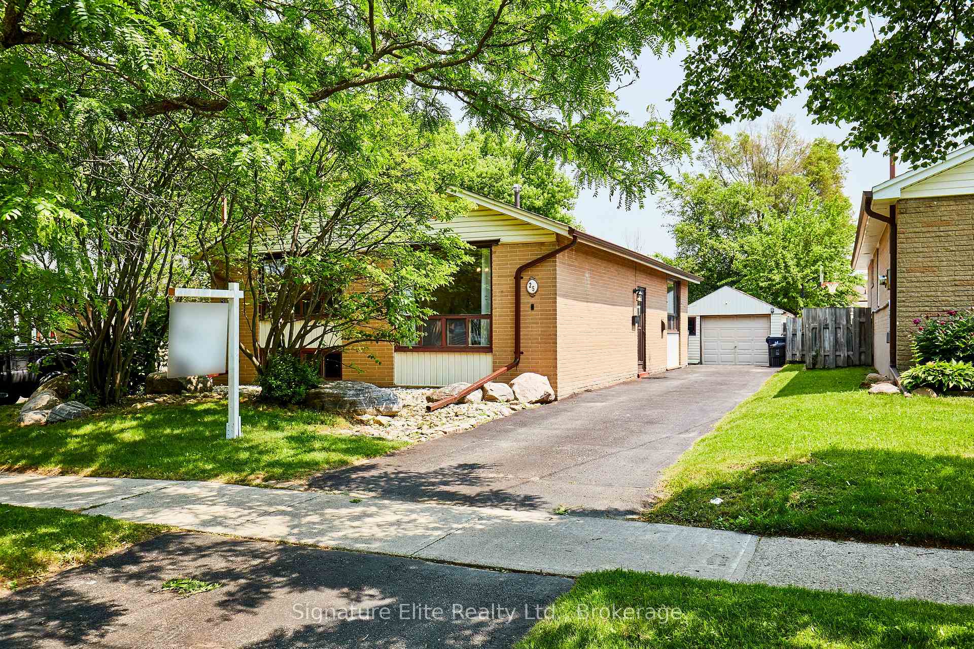 Photo 4 of 25 Farmbrook Road, Scarborough, Woburn — HOMEH