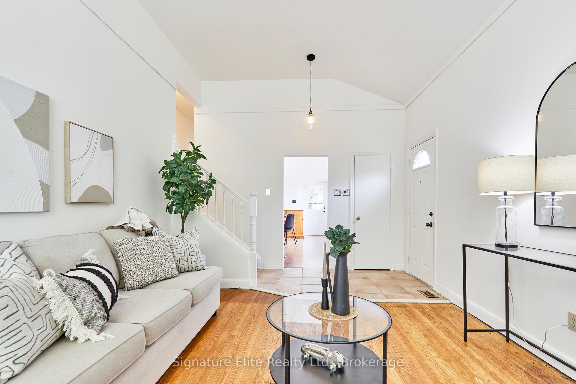 Photo 7 of 25 Farmbrook Road, Scarborough, Woburn — HOMEH