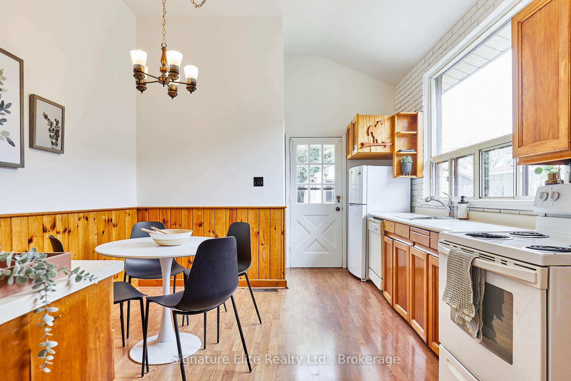 Photo 8 of 25 Farmbrook Road, Scarborough, Woburn — HOMEH
